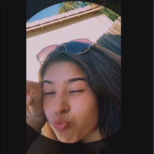 Meet your Posher, Julia